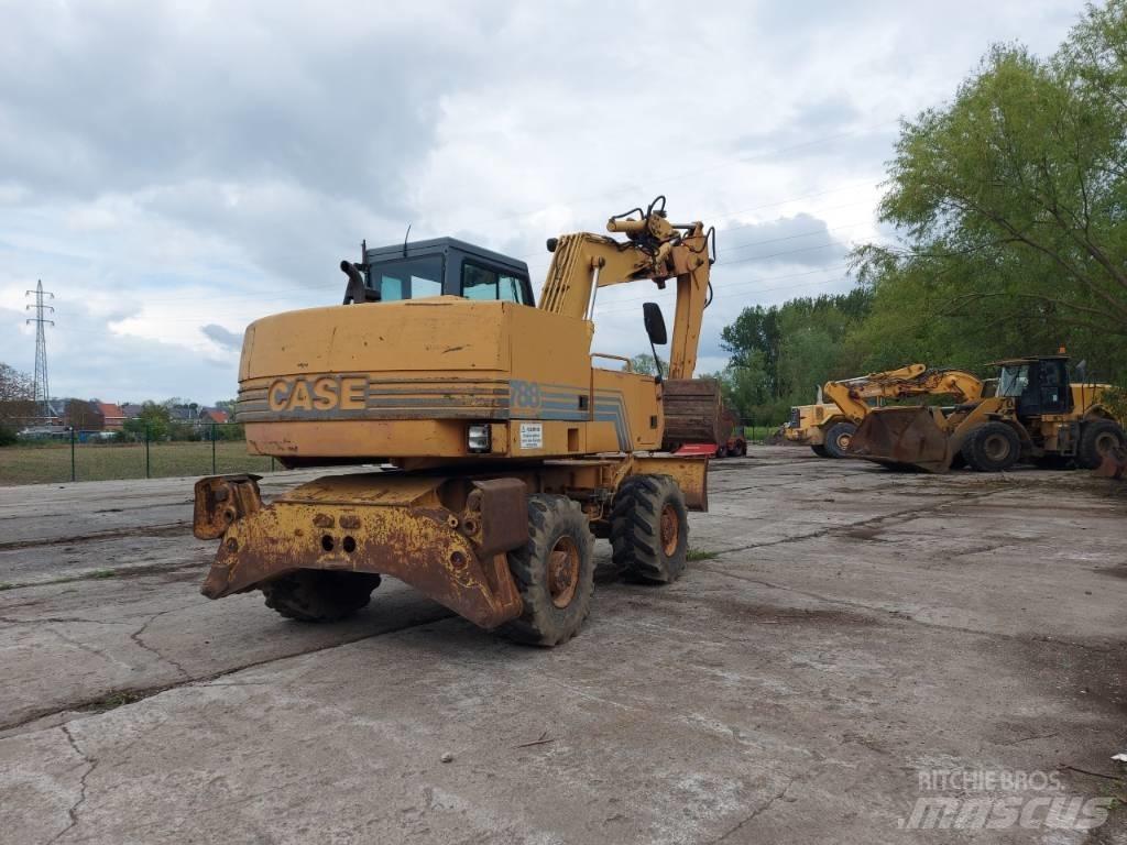 CASE 788 Gumikerekes kotrók