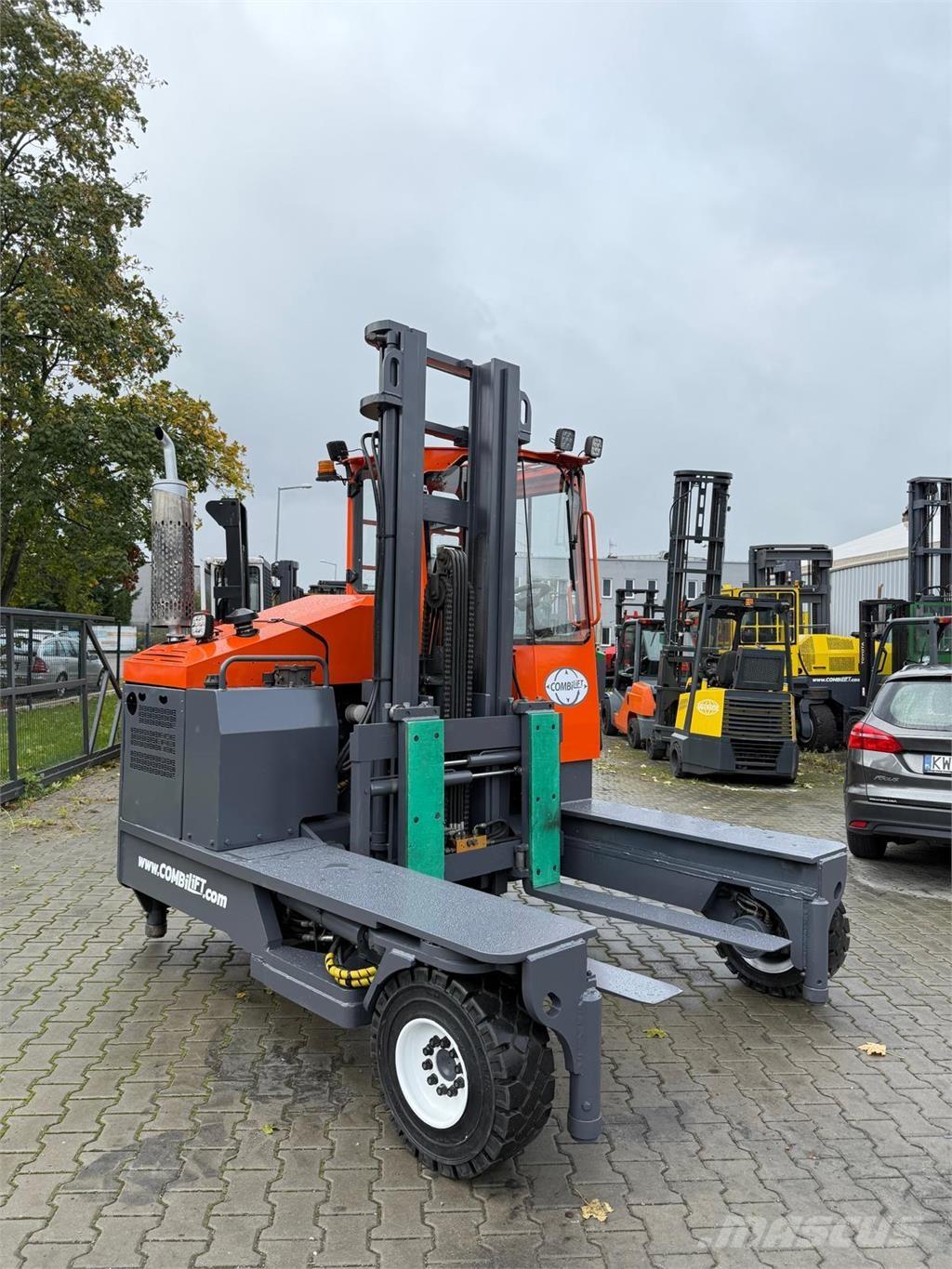 Combilift C5000 XL Tolóoszlopos négyutas targonca