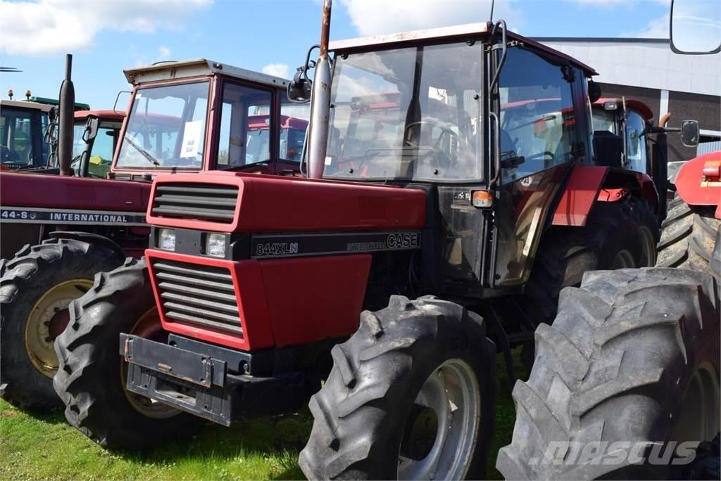 Case IH 844 XLN Traktorok