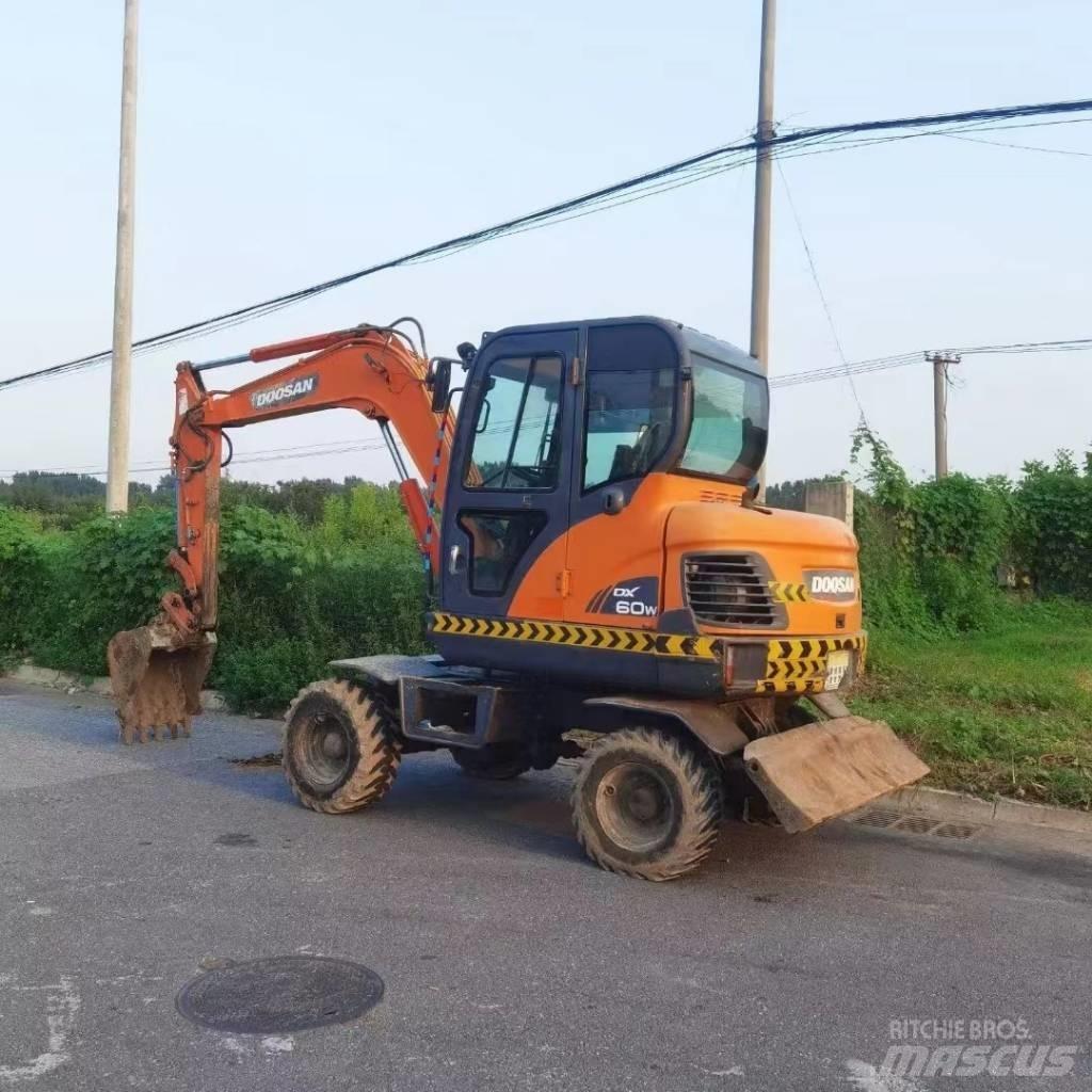 Doosan DX60W Gumikerekes kotrók