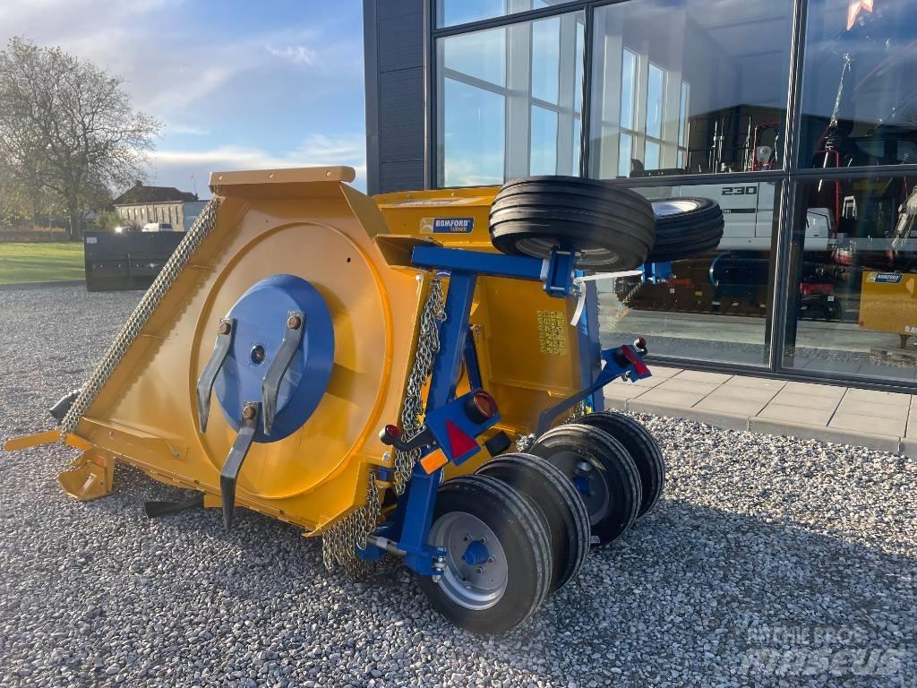 Bomford TriWing 4600 Kaszák