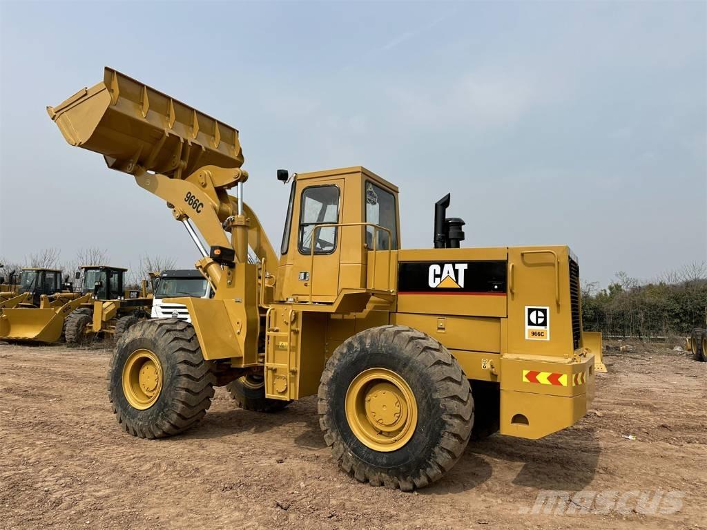 CAT 966C Gumikerekes homlokrakodók