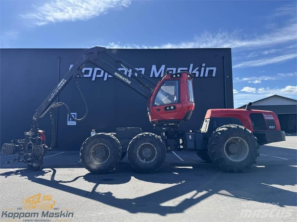 Komatsu 951 Betakarítók