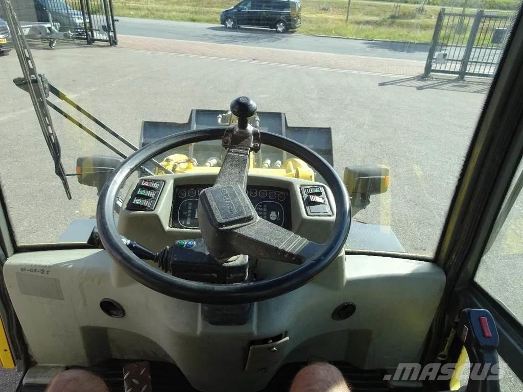 Komatsu WA65-3 Gumikerekes homlokrakodók