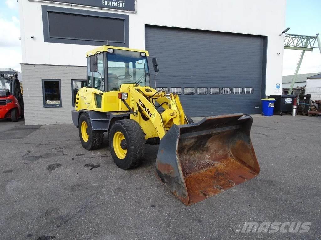 Komatsu WA65-3 Gumikerekes homlokrakodók