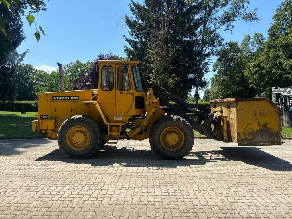 Volvo BM 4300 Gumikerekes homlokrakodók