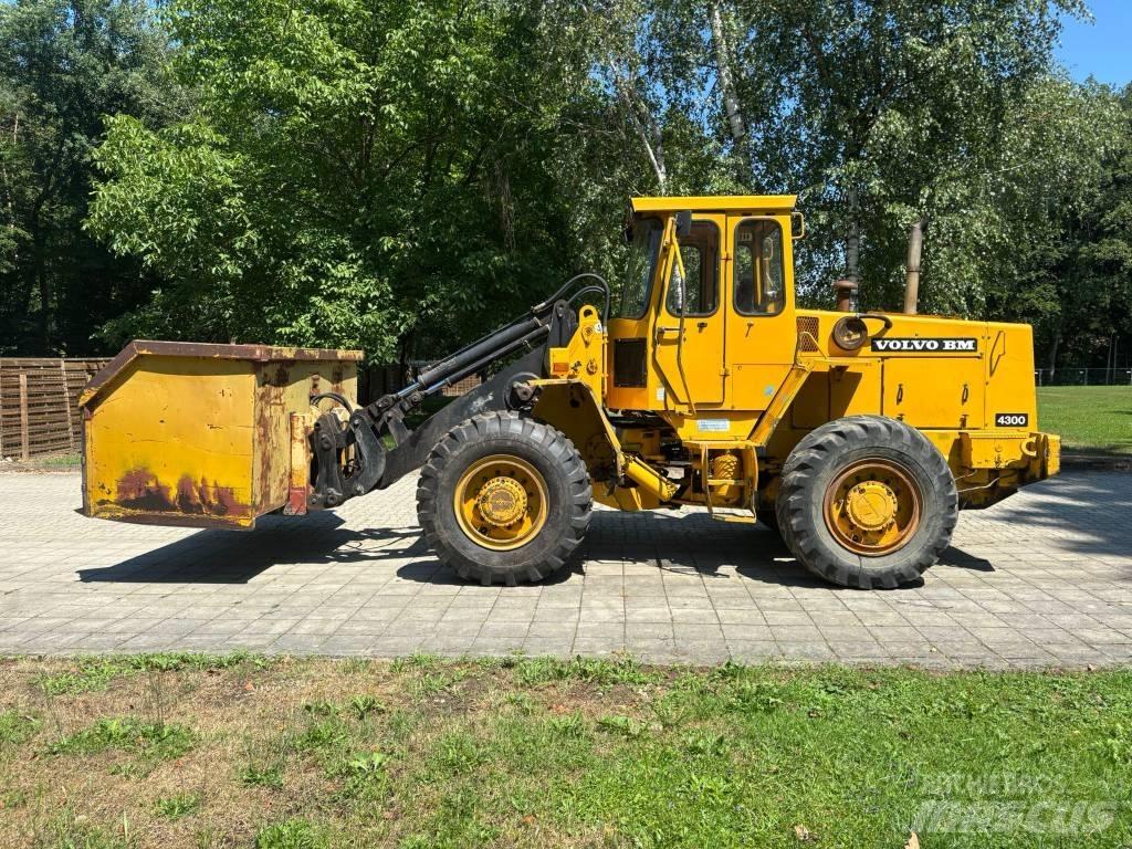 Volvo BM 4300 Gumikerekes homlokrakodók