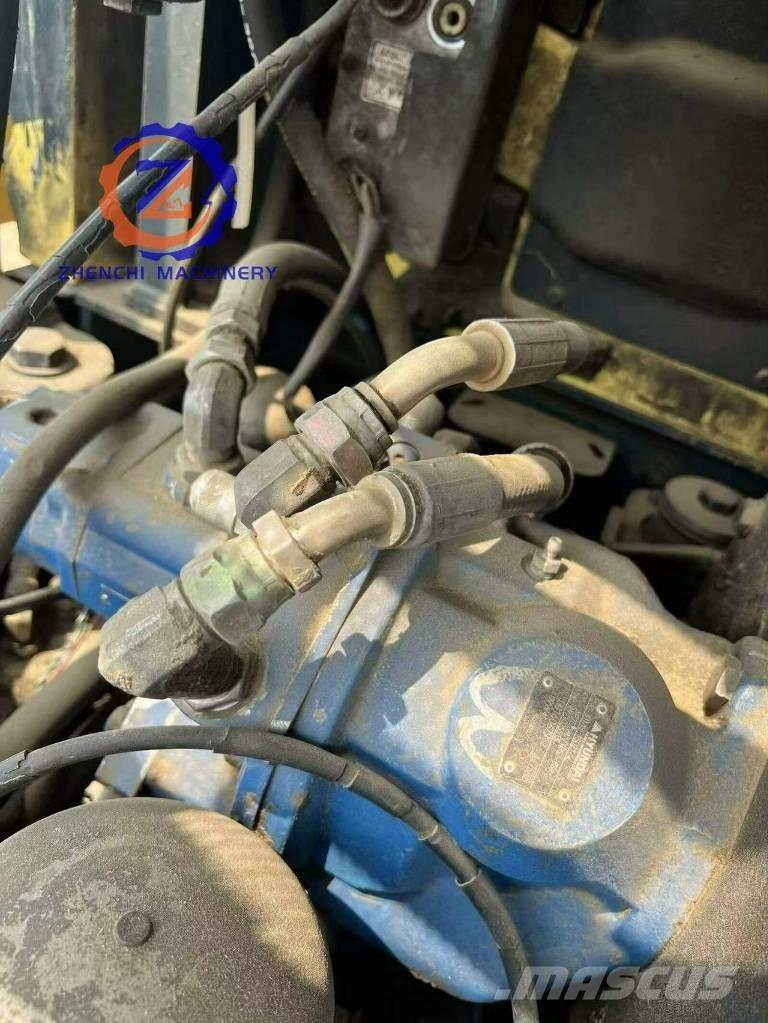 Hyundai 60 W Gumikerekes kotrók