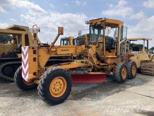 Komatsu GD 405 A-2 Gréderek