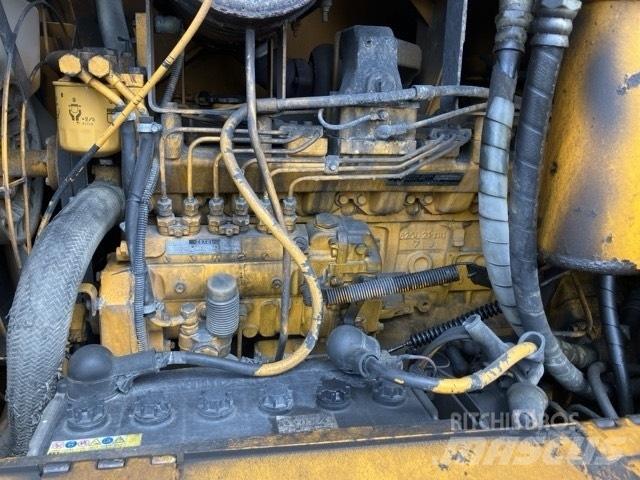 Komatsu GD 405 A-2 Gréderek