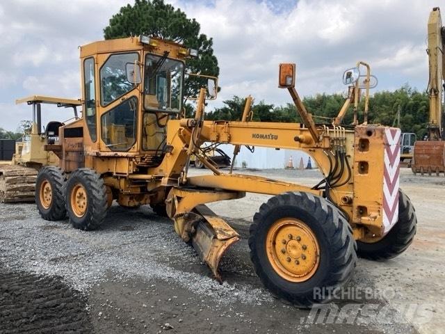 Komatsu GD 405 A-2 Gréderek