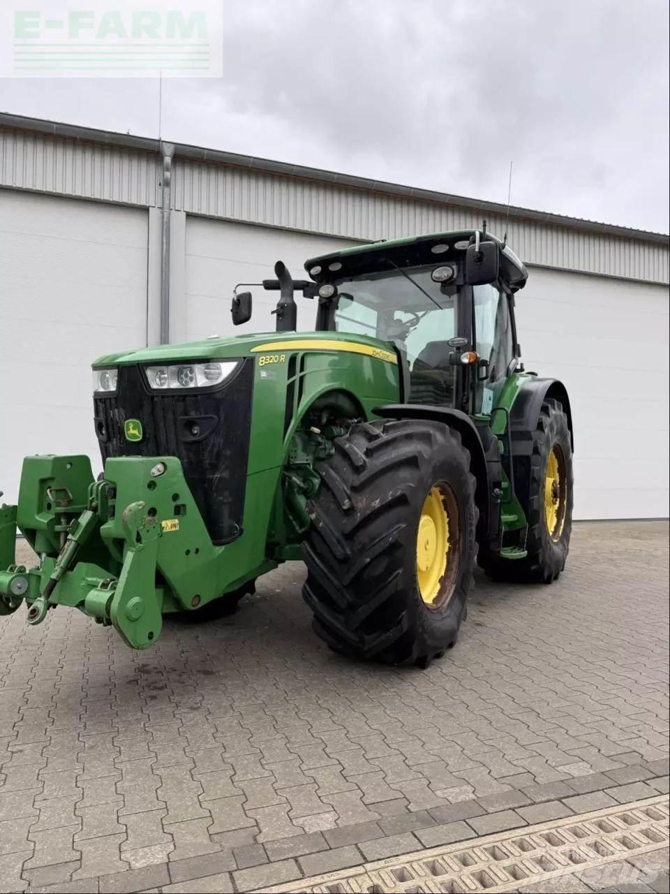John Deere 8320 r Traktorok