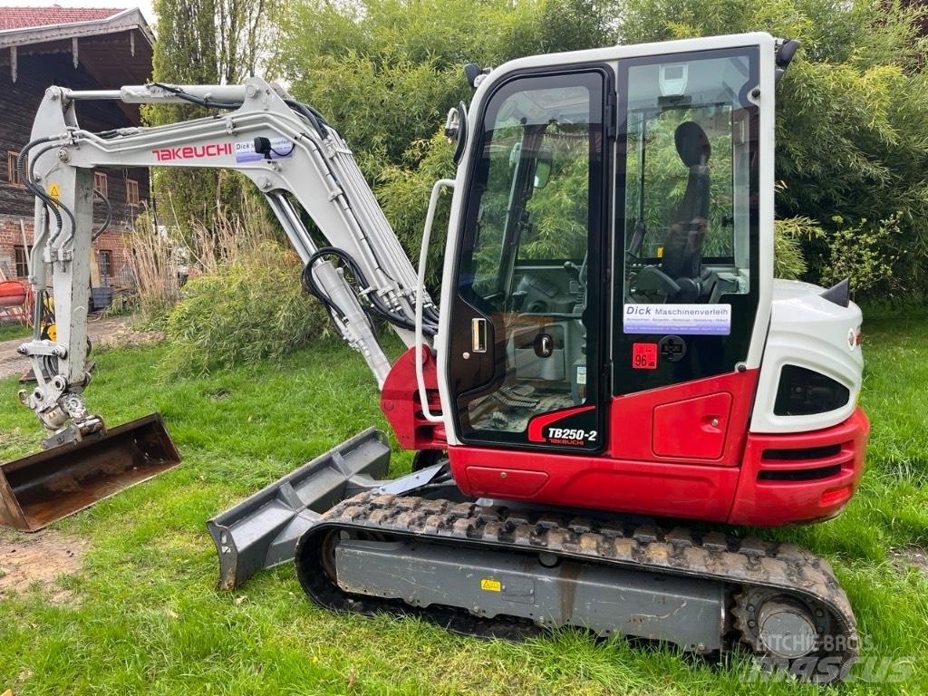 Takeuchi TB250-2 Mini kotrók < 7t