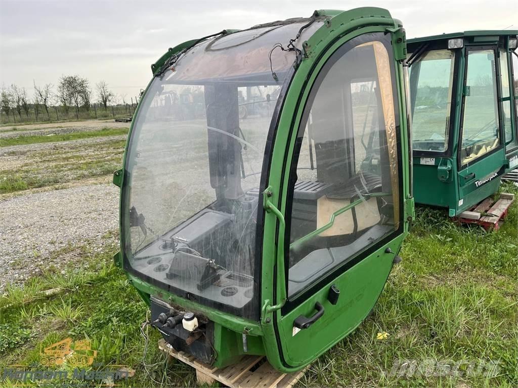 John Deere 1470E Vezetőfülke és belső tartozékok