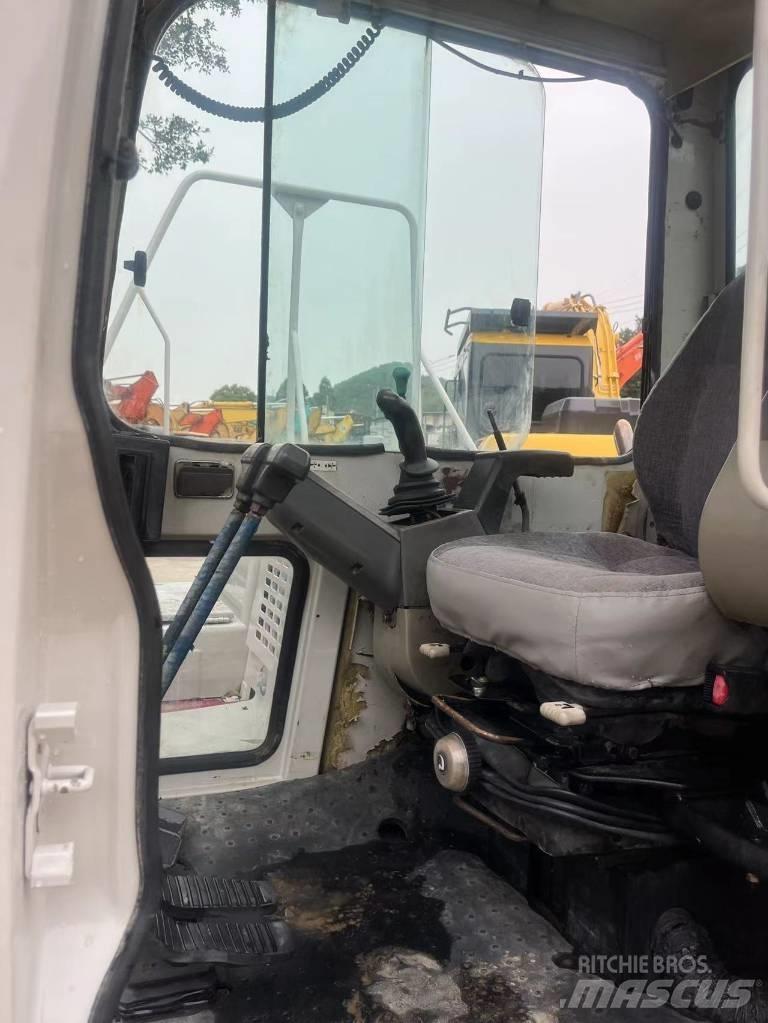 Takeuchi TB180C Lánctalpas kotrók