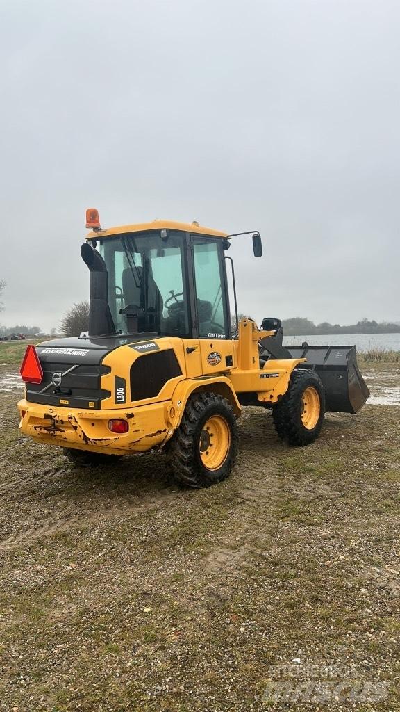 Volvo L 30 G Gumikerekes homlokrakodók
