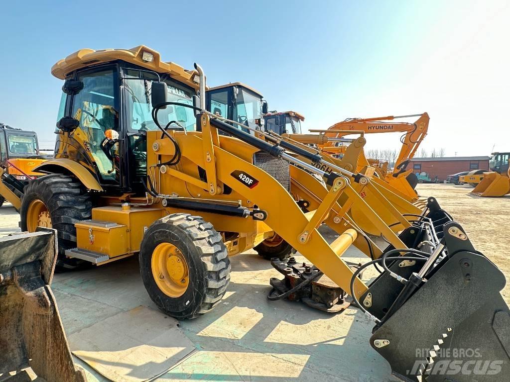 CAT 420F Gumikerekes homlokrakodók