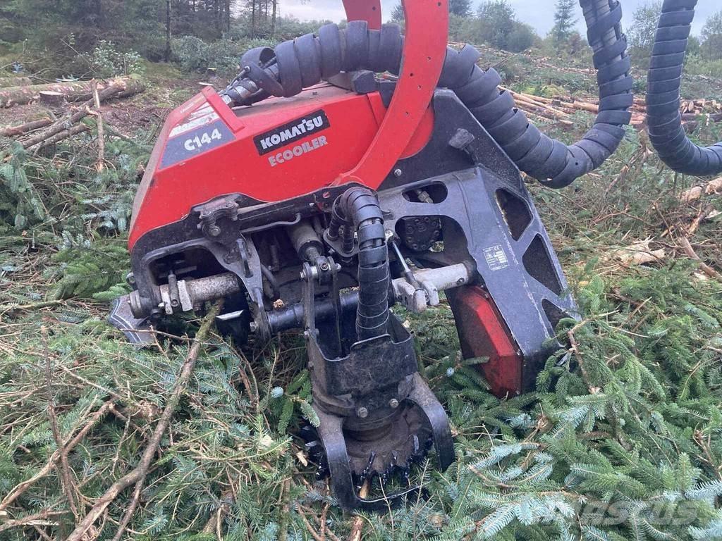 Komatsu 931XC Betakarítók