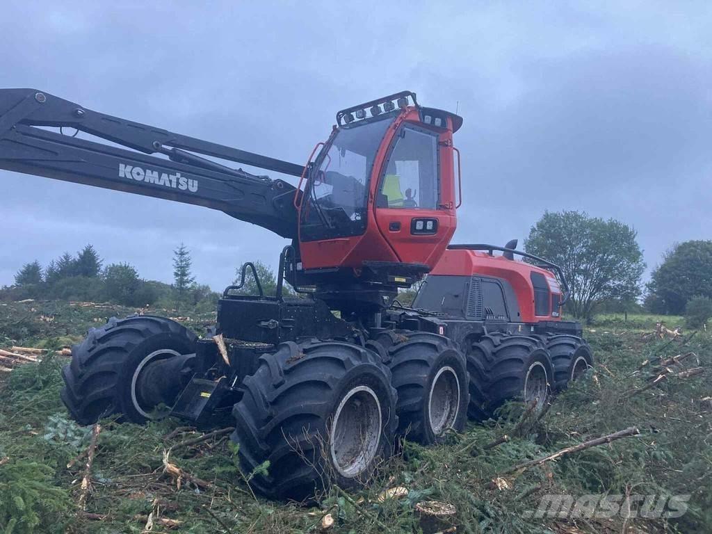 Komatsu 931XC Betakarítók