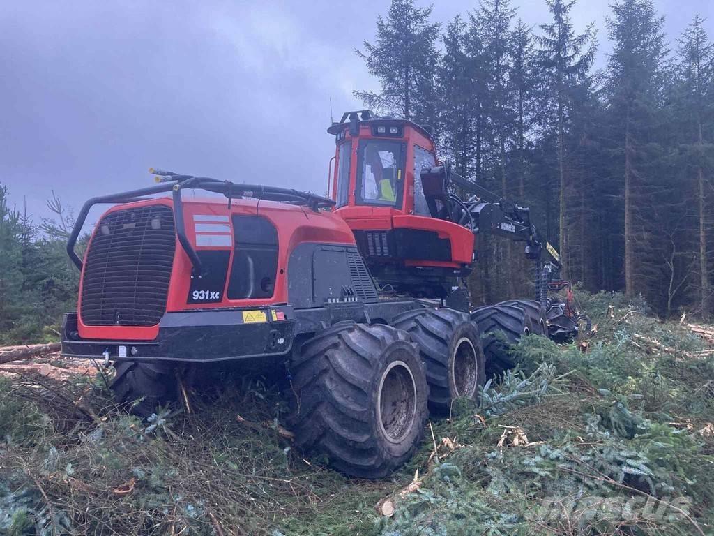 Komatsu 931XC Betakarítók