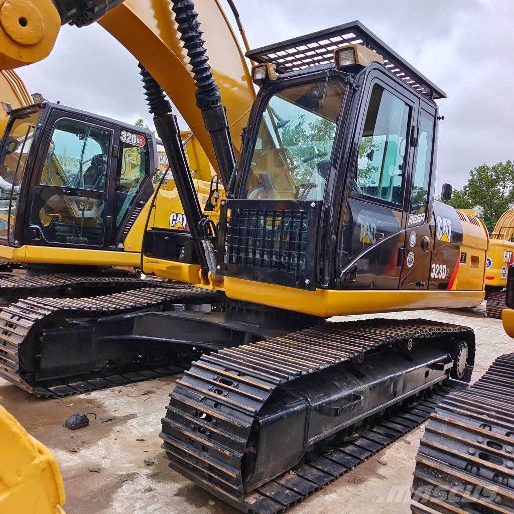 CAT 323 D Lánctalpas kotrók
