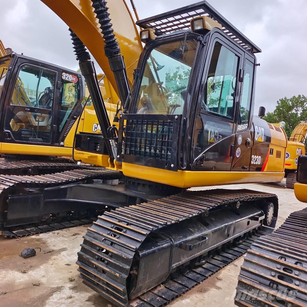 CAT 323 D Lánctalpas kotrók