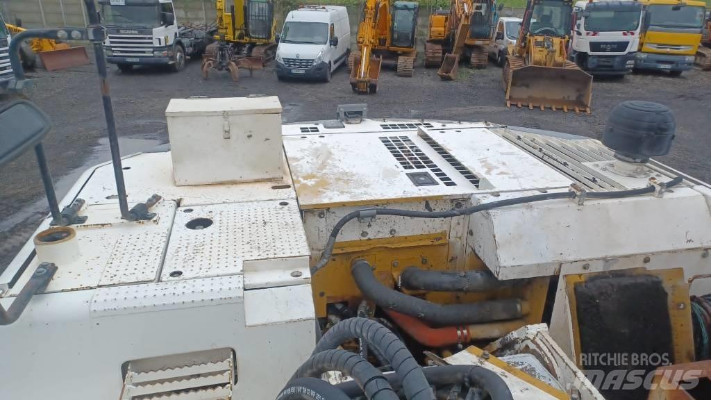 CAT 328 D L Lánctalpas kotrók