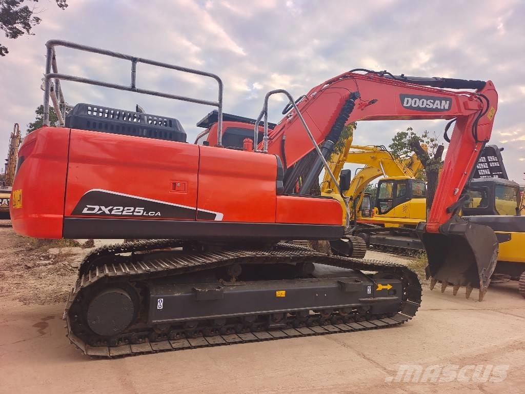 Doosan DX 225 Lánctalpas kotrók