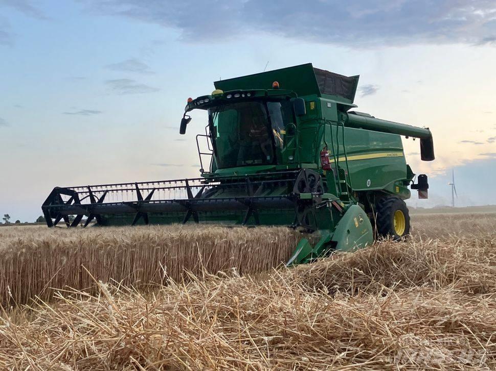John Deere T 670 i Kombájnok