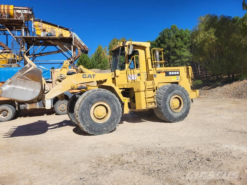 CAT 966E Gumikerekes homlokrakodók