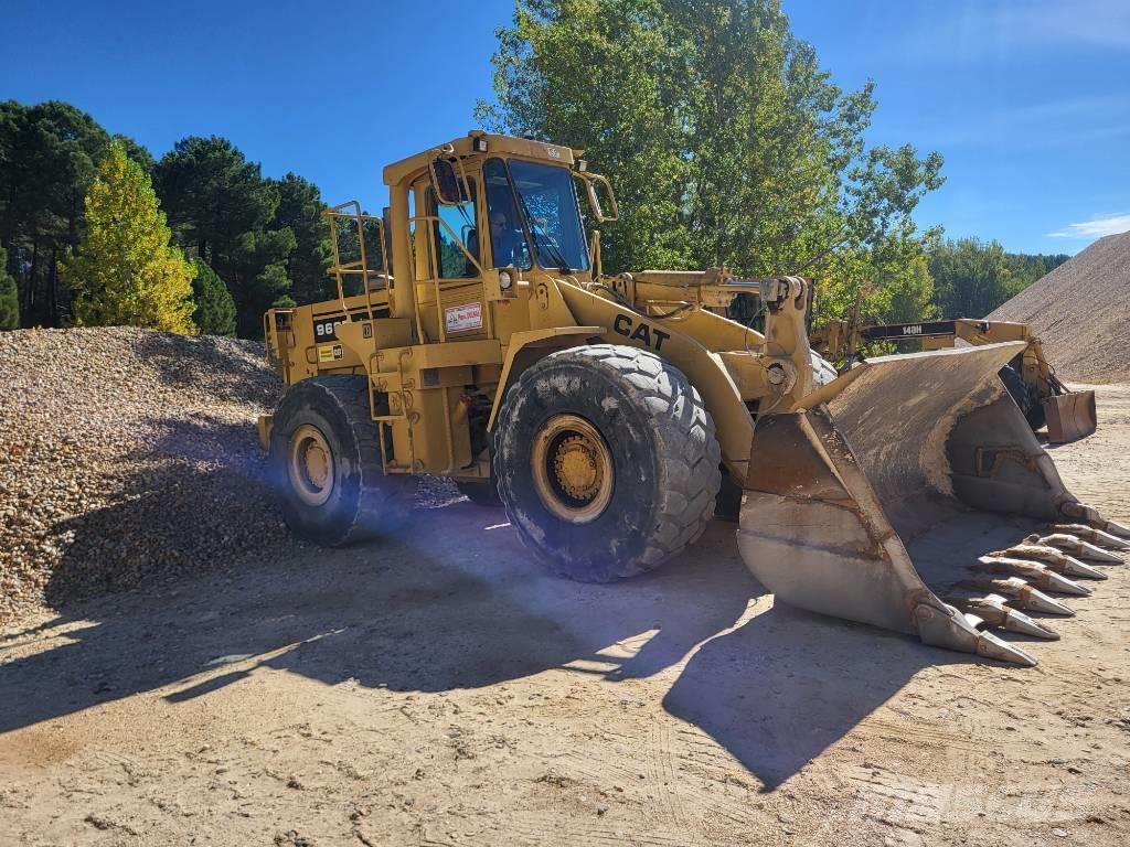 CAT 966E Gumikerekes homlokrakodók