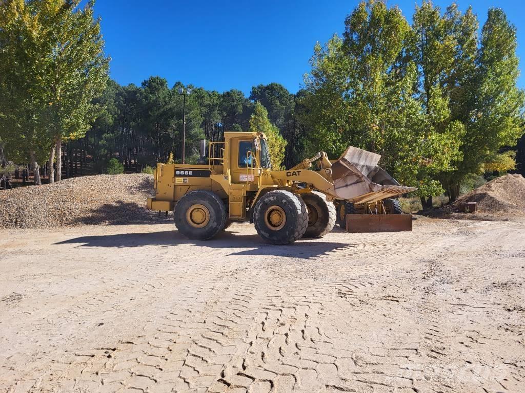 CAT 966E Gumikerekes homlokrakodók