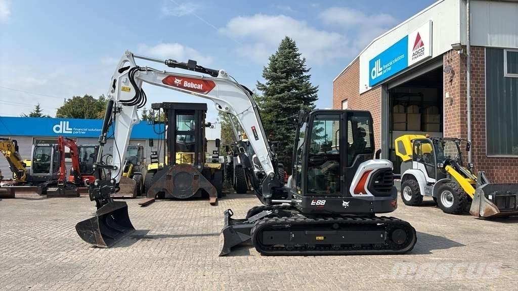 Bobcat E88 Speciális kotrók