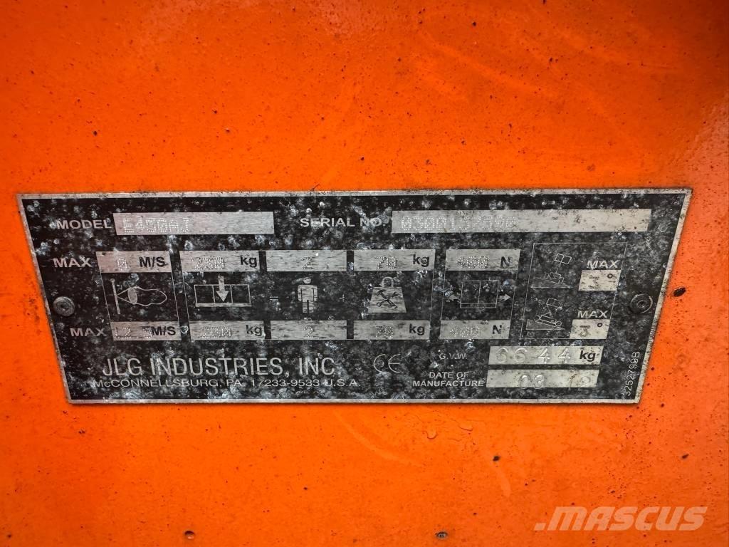 JLG E 450 AJ Karos emelők