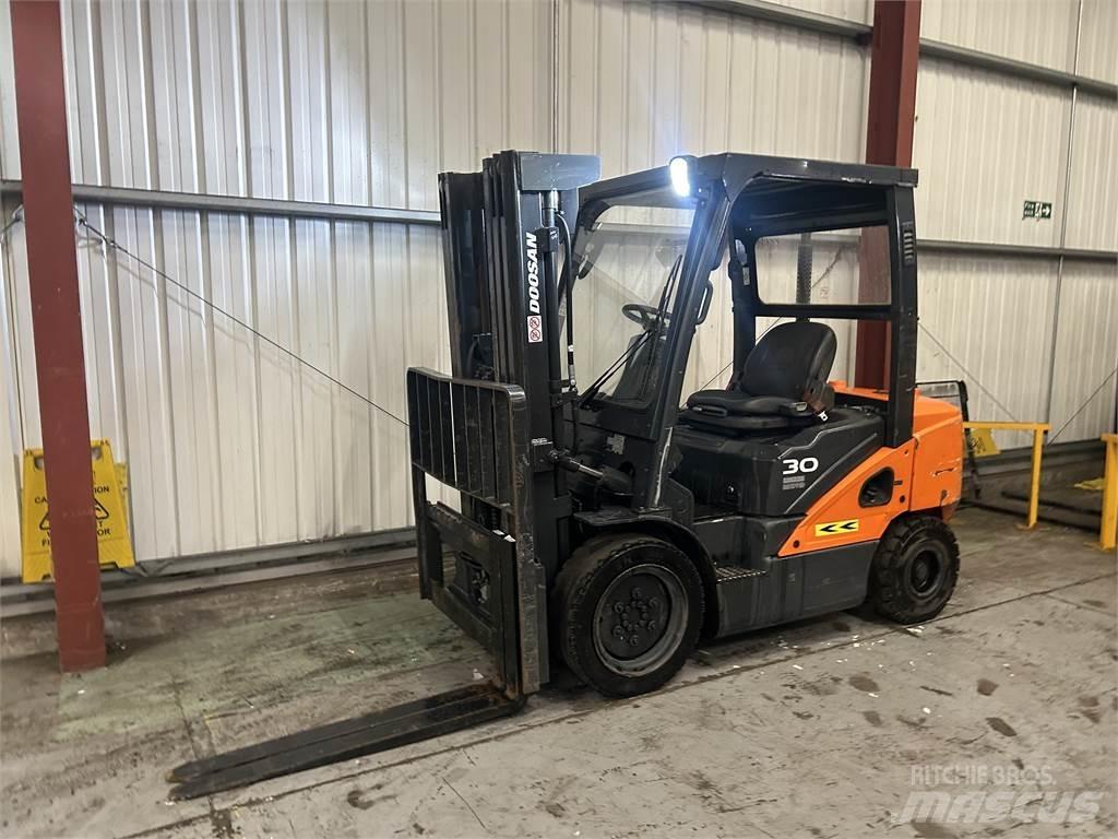 Doosan D30S-5 Dízel targoncák
