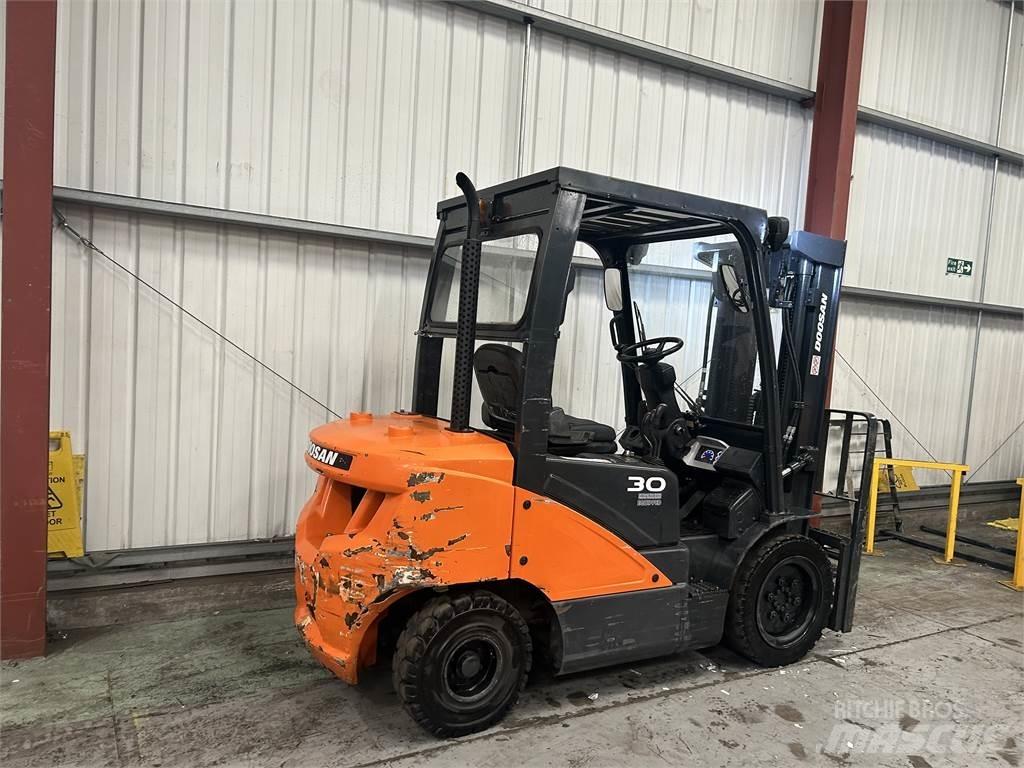Doosan D30S-5 Dízel targoncák