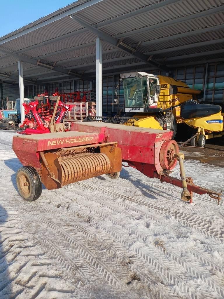 New Holland 265 Szögletes bálázók