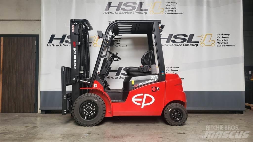 EFL303-B Elektromos targoncák