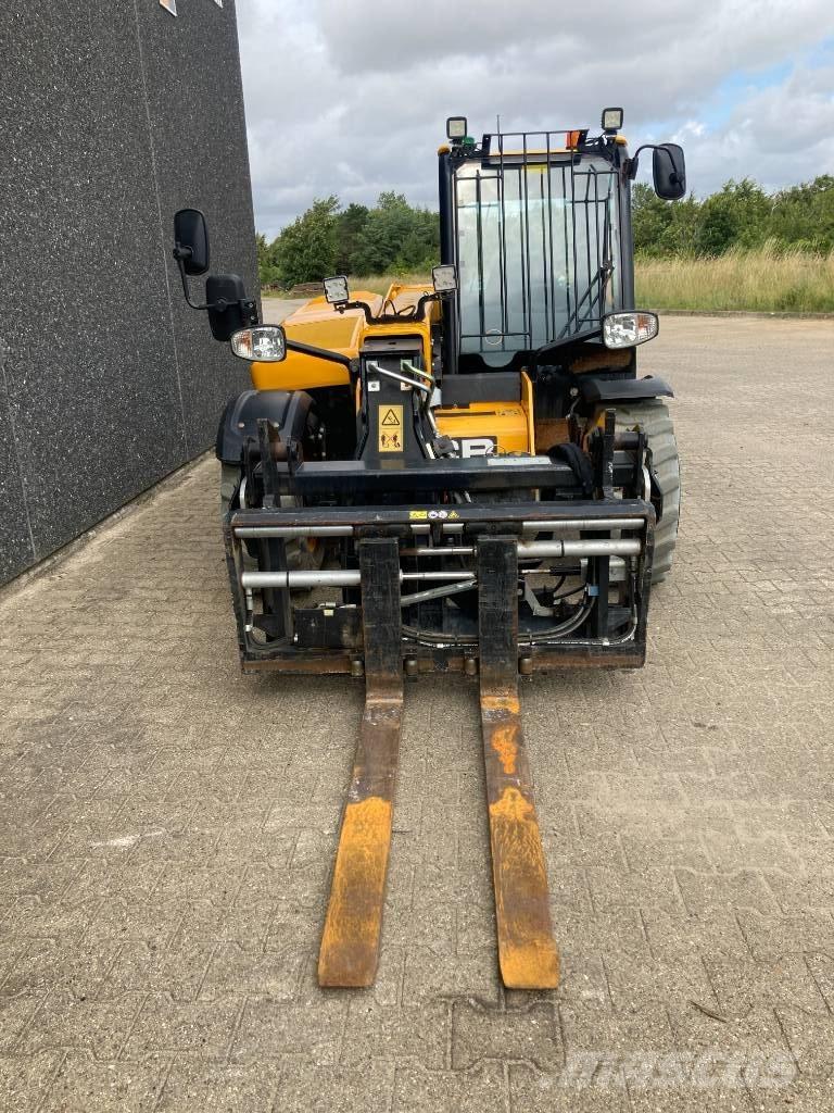 JCB 525-60 E Teleszkópos rakodók