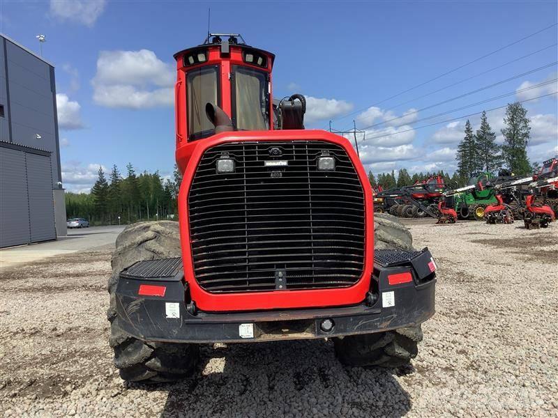 Komatsu 911 Betakarítók