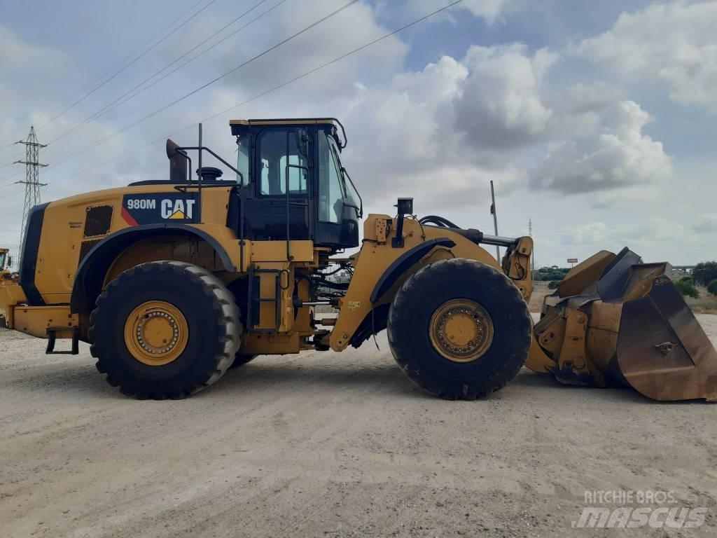 CAT 980M Gumikerekes homlokrakodók