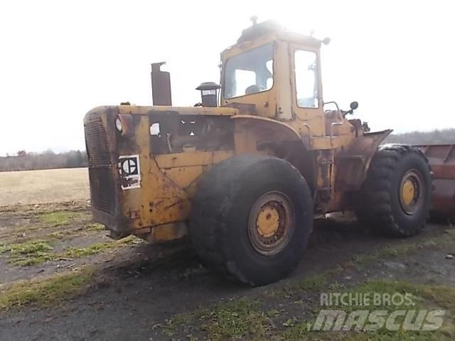 CAT 980B Gumikerekes homlokrakodók