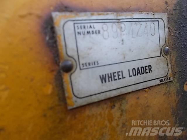 CAT 980B Gumikerekes homlokrakodók
