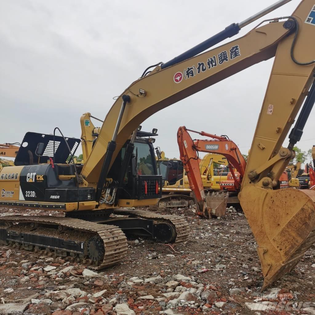 CAT 323DL Lánctalpas kotrók