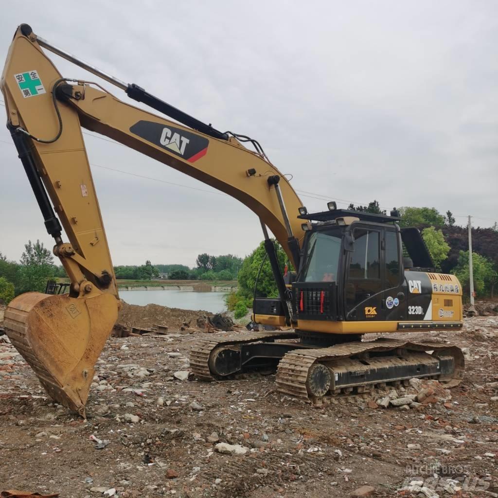 CAT 323DL Lánctalpas kotrók