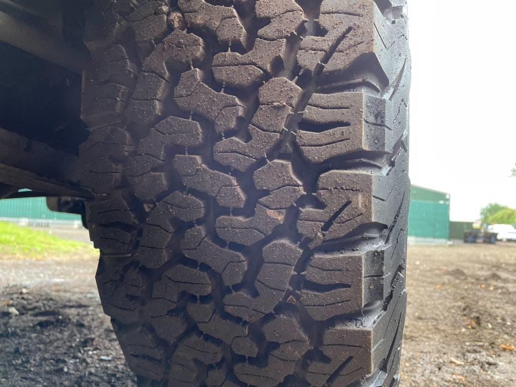 Nissan Navara Kis teherszállító/Platós kocsi