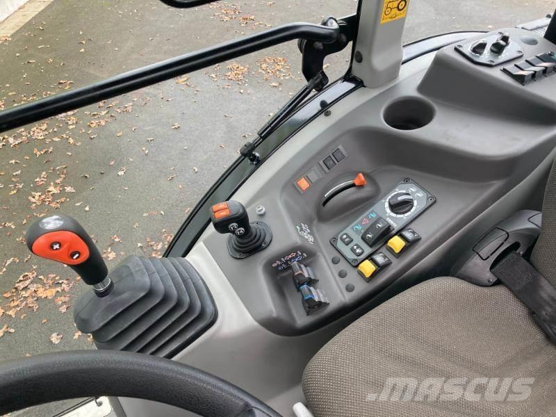 CLAAS NEXOS 240 M Traktorok