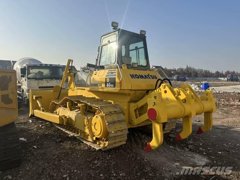 Komatsu D 85 E lánctalpas dózerek