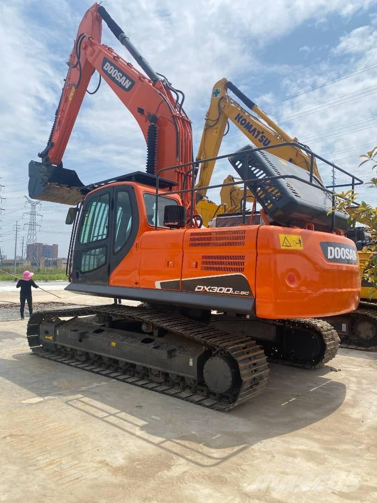 Doosan DX 300 Lánctalpas kotrók