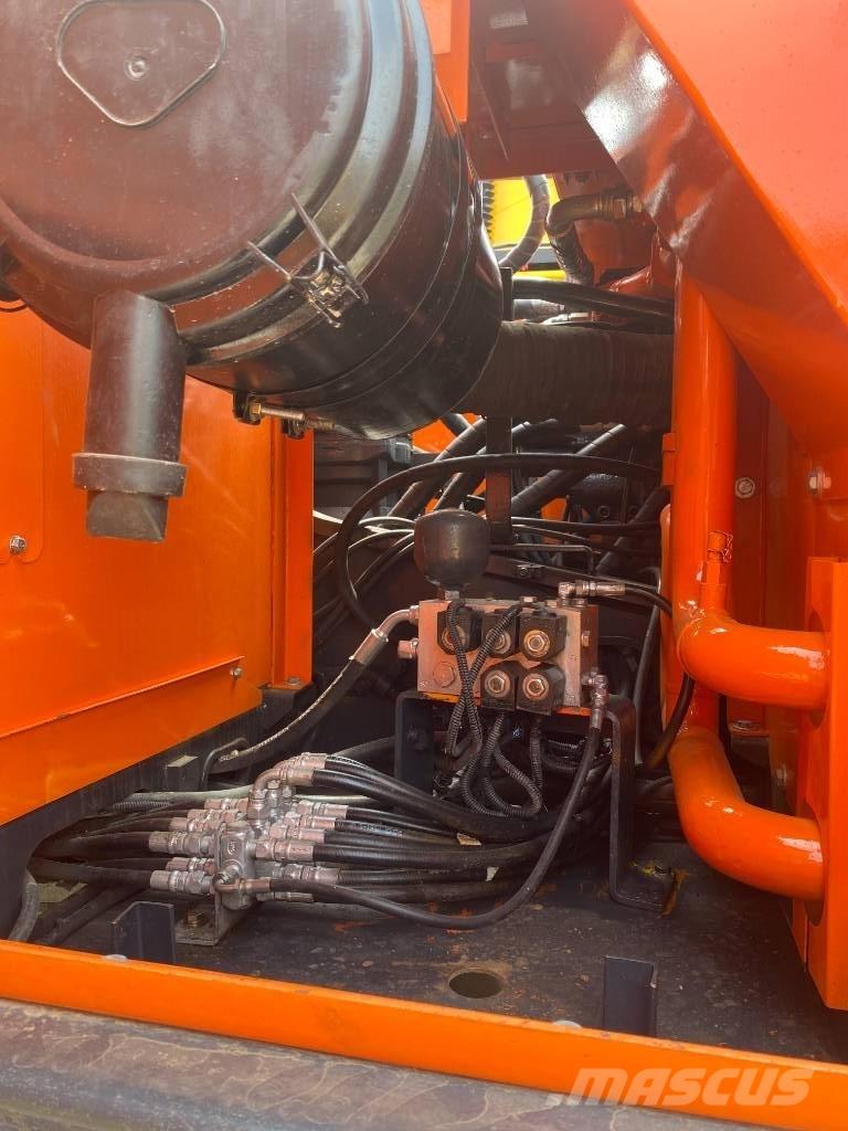 Doosan DX 300 Lánctalpas kotrók